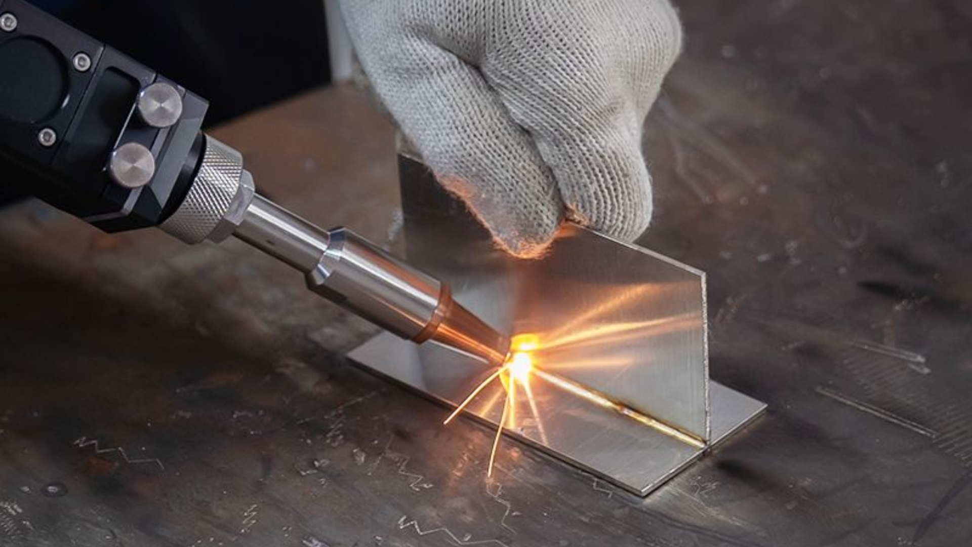 Máy Hàn Laser và 5 Sự Thật Nghe Vừa Vui Vừa Đúng 2 5 Sự Thật Nghe Vừa Vui Vừa Đúng Về Máy Hàn Laser